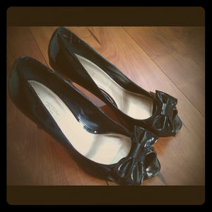 Peep-toe bows! - RESERVED for @noel815 Peep-toe bows! - RESERVED for @noel815