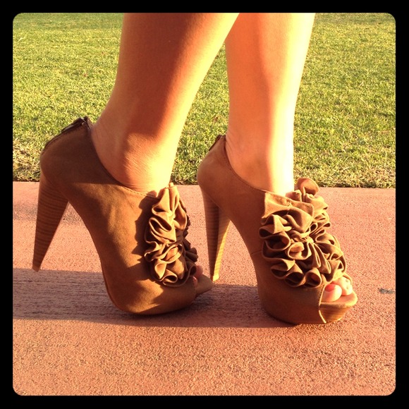 Shoes - Ruffled booties Shoes - Ruffled booties