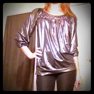 Metro Style Tops - 🌺Metro Style silver top! Metro Style Tops - 🌺Metro Style silver top!