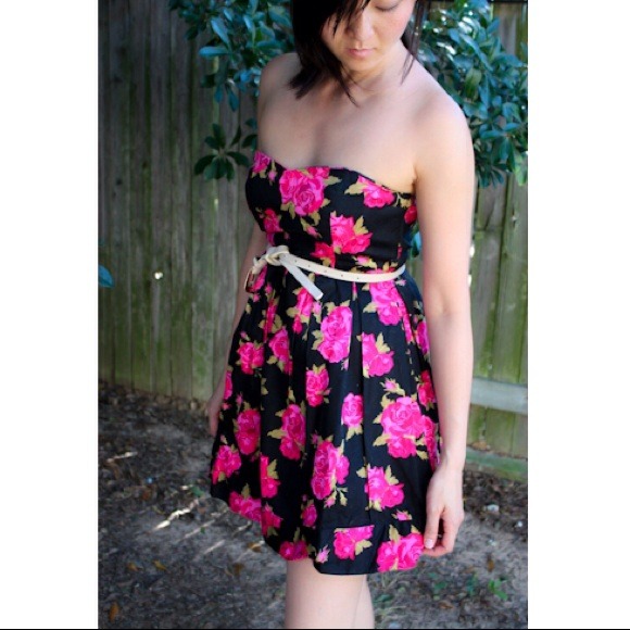 Forever 21 Dresses & Skirts - Bundle: floral dress, filigree earrings + belt 2 Forever 21 Dresses & Skirts - Bundle: floral dress, filigree earrings + belt 2