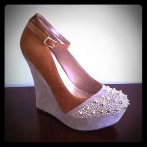 khey's pick Shoes - Edgy Girly Wedge Shoes khey's pick Shoes - Edgy Girly Wedge Shoes