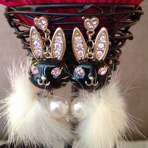 Anna Sui Jewelry - Sold:)blondiedNew Black&white mink fur&crystal bun Anna Sui Jewelry - Sold:)blondiedNew Black&white mink fur&crystal bun