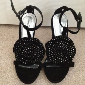 Never been worn! Rose detailed stilettos! Never been worn! Rose detailed stilettos!