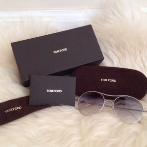 Tom Ford Accessories - 🎀SOLD🎀 Auth Tom Ford Round Sunglasses Tom Ford Accessories - 🎀SOLD🎀 Auth Tom Ford Round Sunglasses