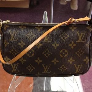 Louis Vuitton Handbags - AUTH Louis Vuitton Pochette bag Louis Vuitton Handbags - AUTH Louis Vuitton Pochette bag