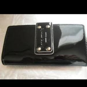 Kate spade Stacy wallet black paten Kate spade Stacy wallet black paten