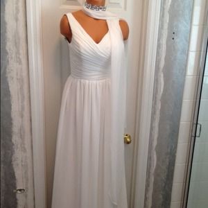 White Wedding/Evening Gown Wz Sz-2 Ex small White Wedding/Evening Gown Wz Sz-2 Ex small