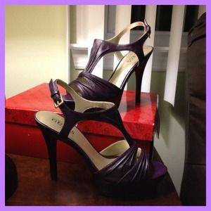 Guess Shoes - Guess platform T-strap sandals Guess Shoes - Guess platform T-strap sandals