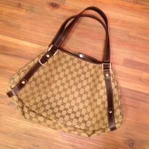 Gucci Handbags - Authentic Gucci shoulder bag! Gucci Handbags - Authentic Gucci shoulder bag!