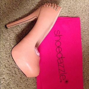 Tan heels Never Been Worn Tan heels Never Been Worn