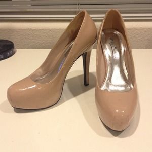 Anne Michelle Shoes - Nude platform 4.5 inch pumps size 6 Anne Michelle Shoes - Nude platform 4.5 inch pumps size 6