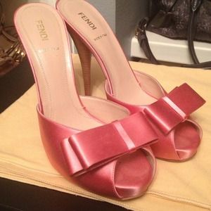 Authentic Fendi Pink Satin Heels sz40 Authentic Fendi Pink Satin Heels sz40