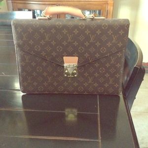 Authentic Louis Vuitton briefcase Authentic Louis Vuitton briefcase