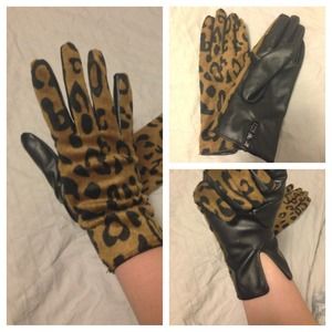 H&M Accessories - Faux Leopard & Leather Gloves. Fits M-L hand size. H&M Accessories - Faux Leopard & Leather Gloves. Fits M-L hand size.