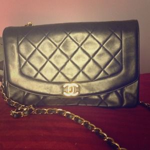 Authentic Chanel Vintage lambskin purse Authentic Chanel Vintage lambskin purse