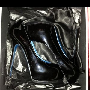 Ysl tribute two pumps .. Blue bottoms!! Rare! 38.5 Ysl tribute two pumps .. Blue bottoms!! Rare! 38.5