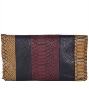 SALEVINTAGE SNAKESKIN EMBOSSED CLUTCH SALEVINTAGE SNAKESKIN EMBOSSED CLUTCH