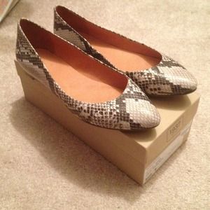 Madewell "Python Skimmer" leather flats. Madewell "Python Skimmer" leather flats.