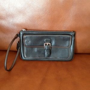 ⬇️REDUCED⬇️Coach leather wristlet ⬇️REDUCED⬇️Coach leather wristlet