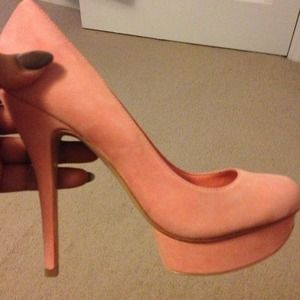 Fabulous Coral colored pump!! By Idore Fabulous Coral colored pump!! By Idore