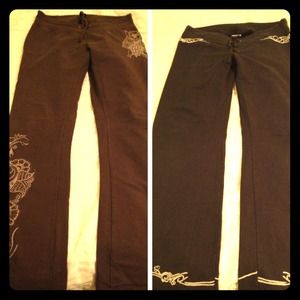 Bundle! 2 pair of Lucky Brand sweat pants. Bundle! 2 pair of Lucky Brand sweat pants.