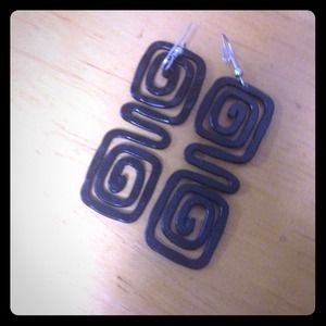 Fun black swirl earrings! Fun black swirl earrings!