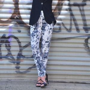 Topshop Pants - REDUCED! Lightweight printed pants Topshop Pants - REDUCED! Lightweight printed pants