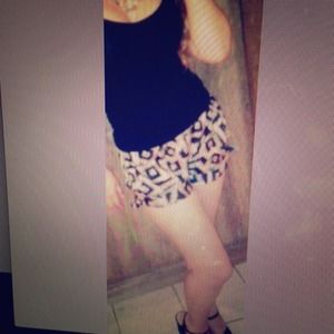 Forever 21 Pants - SOLD -Tribal Aztec Print Forever 21 shorts Sz S Forever 21 Pants - SOLD -Tribal Aztec Print Forever 21 shorts Sz S