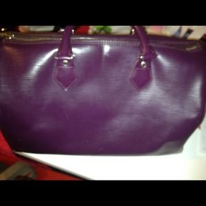 Authentic Louis Vuitton Epi leather Speedy. Authentic Louis Vuitton Epi leather Speedy.