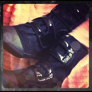 ⬇️80%20 Patent Leather & Canvas High Tops ⬇️80%20 Patent Leather & Canvas High Tops