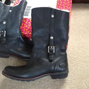 UGG Boots - UGG Leather boots UGG Boots - UGG Leather boots