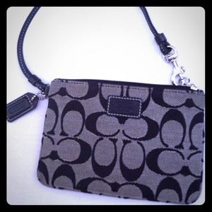 ⬇Reduced authentic coach legacy signature wristlet ⬇Reduced authentic coach legacy signature wristlet