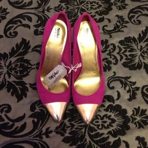 ๏ซBUNDLED๏ซStylish Silver tipped Fuchsia heels! ๏ซBUNDLED๏ซStylish Silver tipped Fuchsia heels!