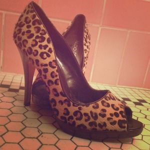 Fabulous leopard peep-toe stilettos! Fabulous leopard peep-toe stilettos!