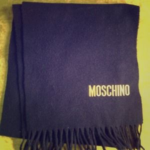 VINTAGE NAVY AND YELLOW MOSCHINO SCARF! VINTAGE NAVY AND YELLOW MOSCHINO SCARF!