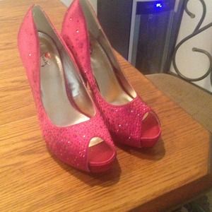 Fabulous fuchsia and gold satin pumps Fabulous fuchsia and gold satin pumps