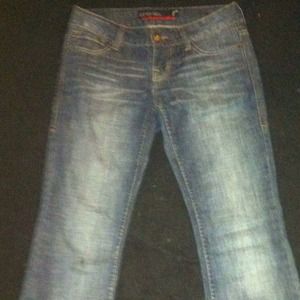 Women's SZ.5/7 low rise , boot cut jeans cute fit Women's SZ.5/7 low rise , boot cut jeans cute fit