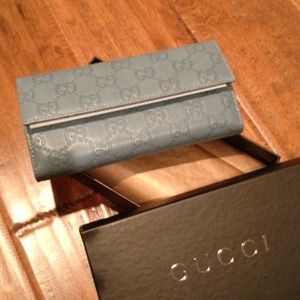 *Sale* Authentic Gucci Turquoise Leather Wallet *Sale* Authentic Gucci Turquoise Leather Wallet