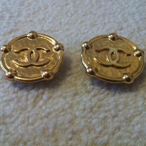 *2x Host Pick*Vintage Chanel clip-on earrings *2x Host Pick*Vintage Chanel clip-on earrings