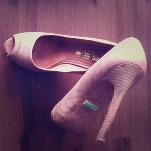L.A.M.B. Blush leather peep toe pumps, size 7 1/2 L.A.M.B. Blush leather peep toe pumps, size 7 1/2