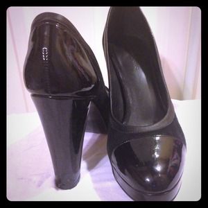 Banana Republic Suede and Patent Pumps Banana Republic Suede and Patent Pumps