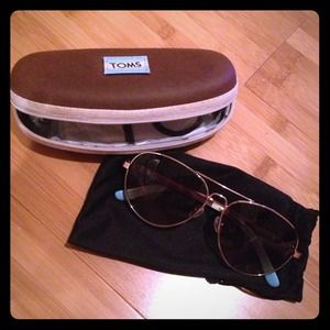 TOMS Accessories - TOMS unisex aviator sunglasses with brown tint! TOMS Accessories - TOMS unisex aviator sunglasses with brown tint!
