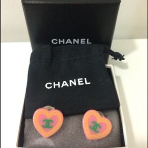 100% authentic CHANEL clip on earrings 100% authentic CHANEL clip on earrings