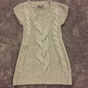 S/S grey knit sweater. S/S grey knit sweater.