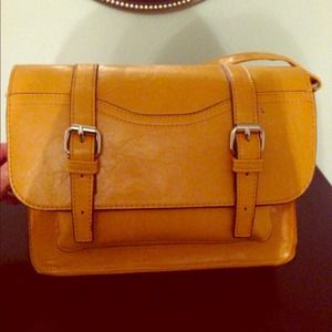 Mustard yellow crossbody handbag. Very cute! Mustard yellow crossbody handbag. Very cute!