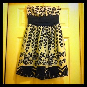 Forever 21 Dresses & Skirts - Strapless Dress Forever 21 Dresses & Skirts - Strapless Dress
