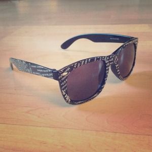 Black & white newspaper printed framed sunglasses Black & white newspaper printed framed sunglasses