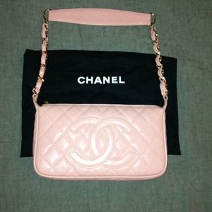 Chanel pink shoulder bag Chanel pink shoulder bag