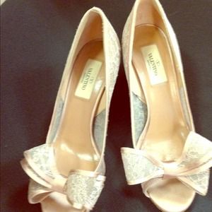 Valentino lace couture bow pump Valentino lace couture bow pump