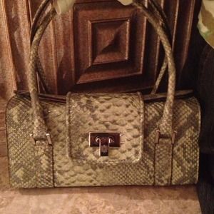 Small Liz Claiborne green snake print purse Small Liz Claiborne green snake print purse